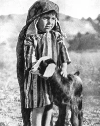 Ragazzo tunisino nel deserto del Sahara, 1936
