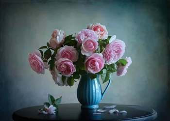 Delicato bouquet di rose rosa