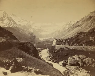 [Fiume che scorre in una valle di montagna]