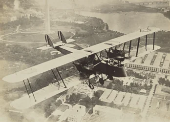 [Aereo in volo sopra Washington D.C.]