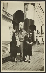 [Uomo e donna sulla nave]