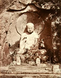 Statua di Buddha giapponese (foto in bianco e nero)