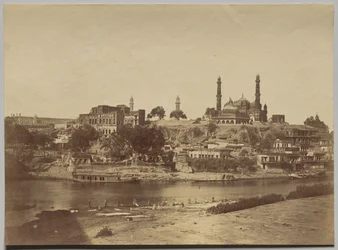 Il Forte Muchee Bhawan e il Fiume Gomti visti dal Ponte di Pietra
