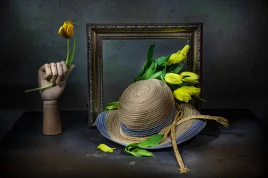 Natura morta rustica con tulipani