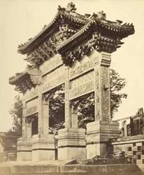 Arco nel Tempio Lama vicino a Pechino