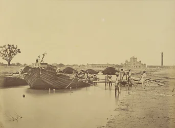 Ponte di barche sotto il Martinière College sul fiume Gomti