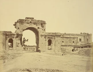 Porta di Accesso alla Residenza, Comunemente la Porta della Guardia Bailee, Tenuta dal Tenente Colonnello R.H.M. Aitken, del 13º Bengal Native