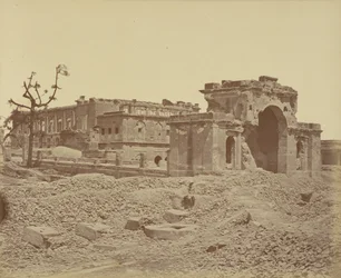 Portale e sala dei banchetti, Lucknow