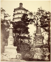 [Pagoda sulla collina - Palazzo d