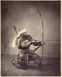 Samurai con arco lungo