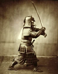 Samurai con spada alzata, c1860