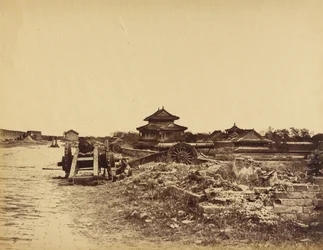 Cima del muro di Pechino che mostra i cannoni cinesi diretti contro le nostre batterie, 14 ottobre 1860