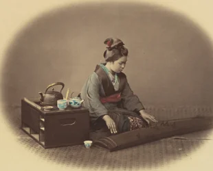 Donna con servizio da tè che suona il koto, ca. 1860