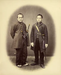 Yakunins in costume semi-occidentale