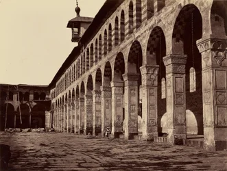 Enfilade della Grande Moschea, lato sud, nel cortile (Damasco)