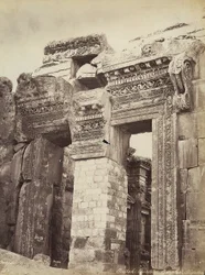 Ingresso al Tempio di Giove o Tempio del Sole, nella zona archeologica di Eliopoli o Baalbek, antica città siriana, ora Libano