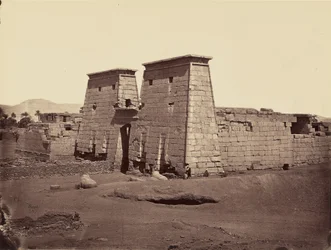 Veduta generale del tempio di Ramses III, Karnak, Tebe