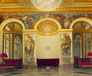 Parete ovest del salone del re. Con l