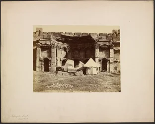 Corte rettangolare, Baalbek