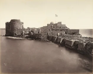 Veduta di una fortezza sul mare