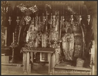 XII e XIII stazione, Calvario, altare greco