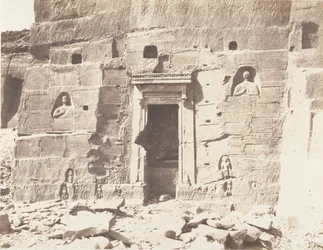Kardâcy, Santuario, Nicchie e Iscrizioni Incise nelle Cave