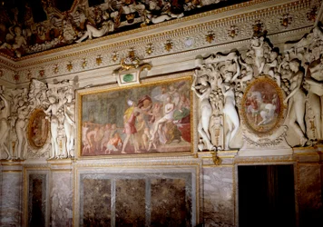 Architettura: dettaglio della stanza di Anne de Pisseleu, duchessa di Étampes (1508-1580), favorita di Francesco I, al castello di Fontainebleau, nota come Scala del Re. Realizzata da Francesco Primaticcio, detto Le Primatice (1504-1570)