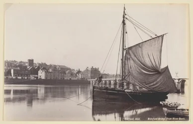 Ponte di Bideford dalla riva del fiume