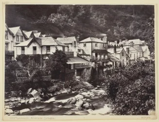 Lynmouth, cottage lungo il fiume