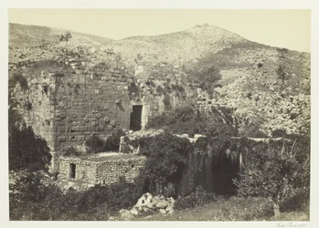 Banias, L