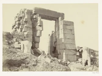 Pilone di granito del tempio di Karnak