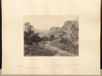 Rephidim, deserto di Paran. Teatro di una battaglia con gli Amaleciti quando Mosè sedeva sulla collina con Aronne e Hur.