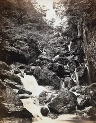 Paesaggio fluviale vicino a Derwentwater in Gran Bretagna