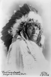Red Tomahawk, uccisore di Toro Seduto, c.1890-1910