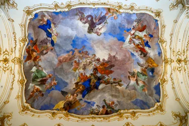 Affresco sul soffitto della piccola galleria del Castello di Schönbrunn, Vienna, Austria, 2024 (foto)