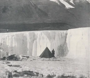 Campo Alcova in una gola superficiale del ghiacciaio Taylor
