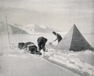 Pesante slittamento nella nuova neve al largo di Point Disappointment, dicembre 1911