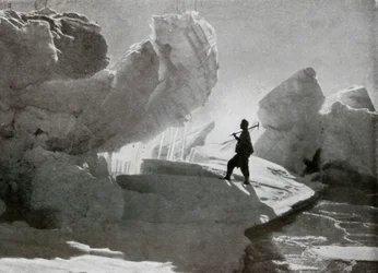 Blocchi di ghiaccio pressurizzato vicino a Discovery Bluff, c1911, 1913