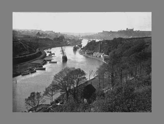 Whitby, da Larpool, c. 1900