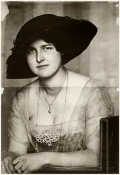 Maria con un cappello scuro, 1915