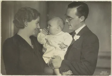 Ritratto di Juliana, regina dei Paesi Bassi, Bernhard van Lippe-Biesterfeld e Beatrix, regina dei Paesi Bassi