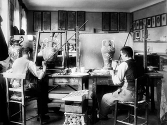 Decoratori nella Fabbrica Ginori, a Doccia vicino a Firenze, 1937
