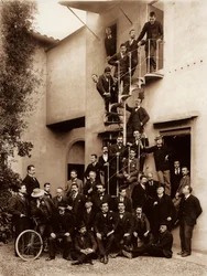Ritratto dei dipendenti dello stabilimento fotografico dei Fratelli Alinari, a Firenze, 1899