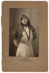 Ritratto di donna, c. 1910 (foto)
