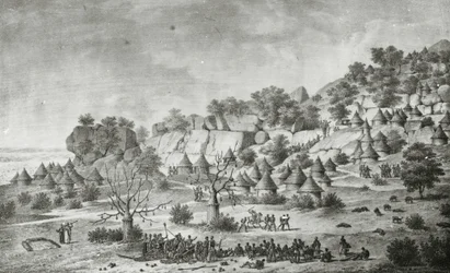 Veduta di un villaggio a nord di Agady, nelle terre del popolo Bertat, da una prospettiva meridionale, da "Voyage a Meroe : au fleuve Blanc, au-dela de Fazoqldans le midi du royaume de Snnar a Syouah", stampa realizzata da G. Engelmann, pubblicata nel 1827