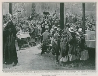 Un banchetto per ragazzi e ragazze della scuola dei poveri