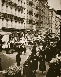 Mercato di strada su Orchard Street, Lower East Side, New York, USA, primi anni 1930