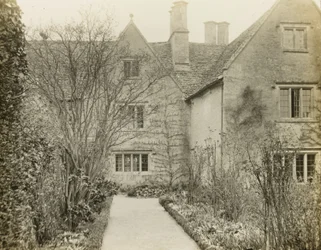 Kelmscott Manor: la facciata del giardino