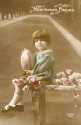 Ragazzo con uova di Pasqua