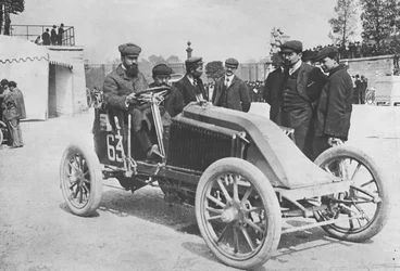 Marcel Renault alla partenza della gara da Parigi a Madrid, 1903